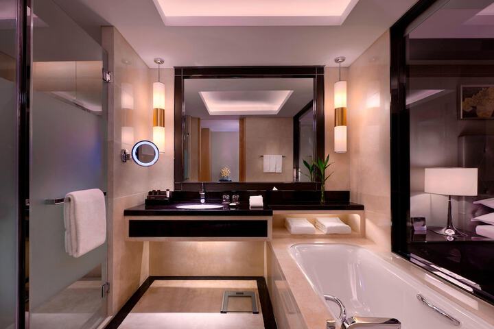 Room 13 of 32