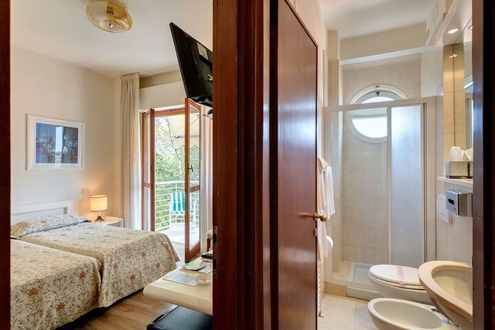 Room 21 of 68
