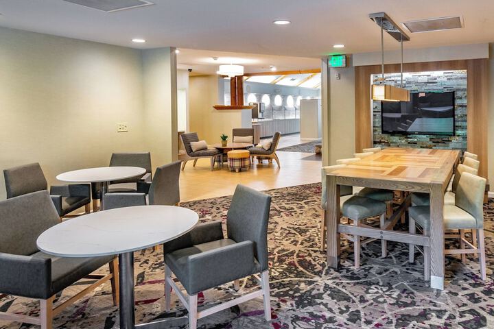 Lobby lounge