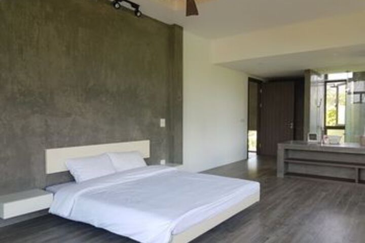 Room 20 of 33