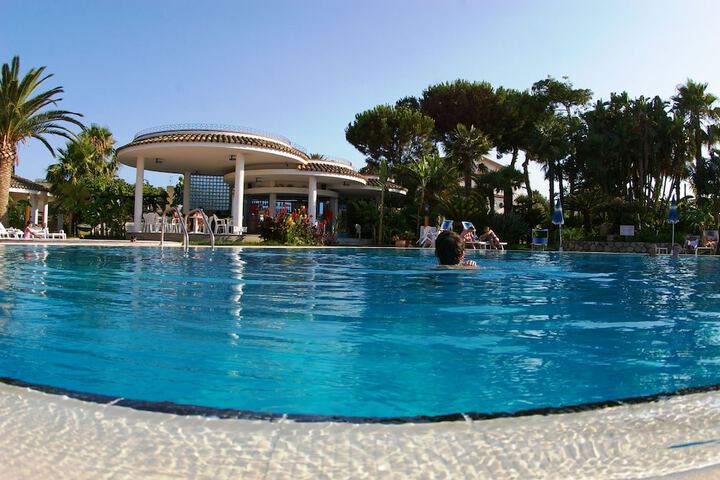 Hotel with Pool