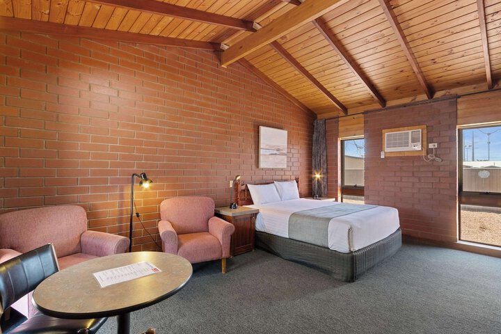 Room 12 of 27