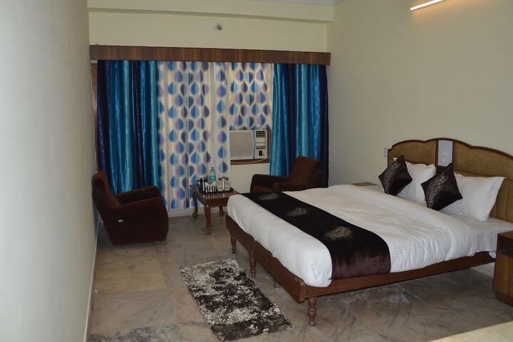 Room 3 of 12