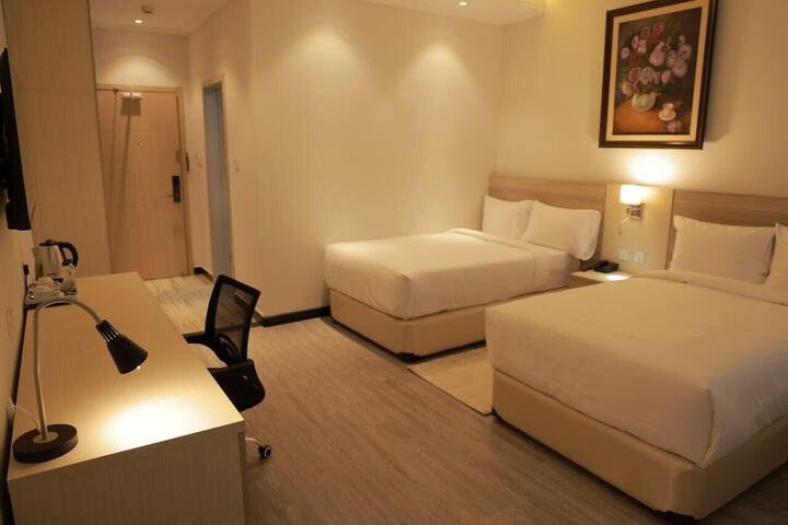 Room 8 of 34