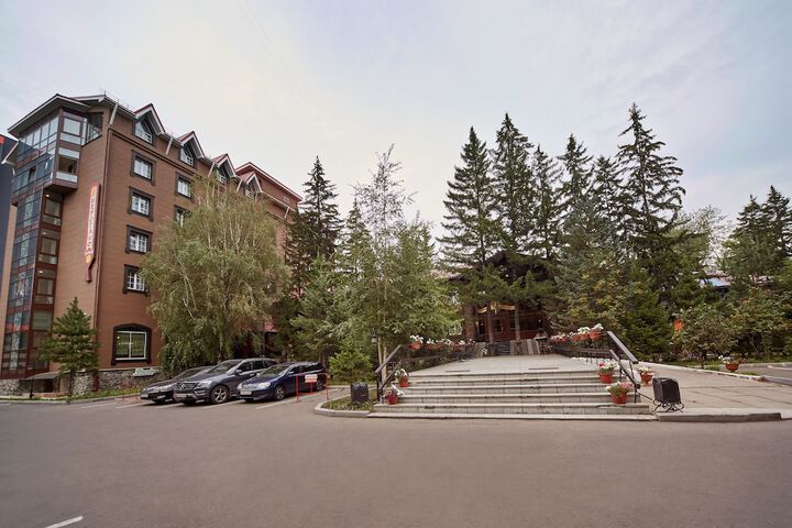 Hotel Exterior 73 of 75