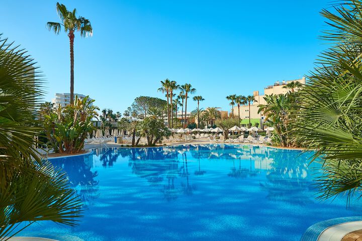 Hotel with Pool