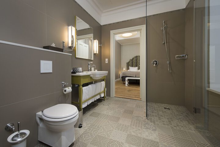 Room 35 of 80