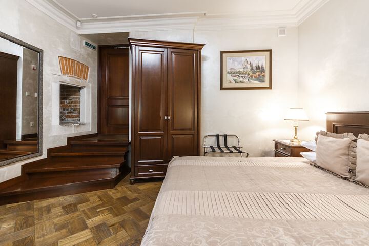 Room 25 of 87