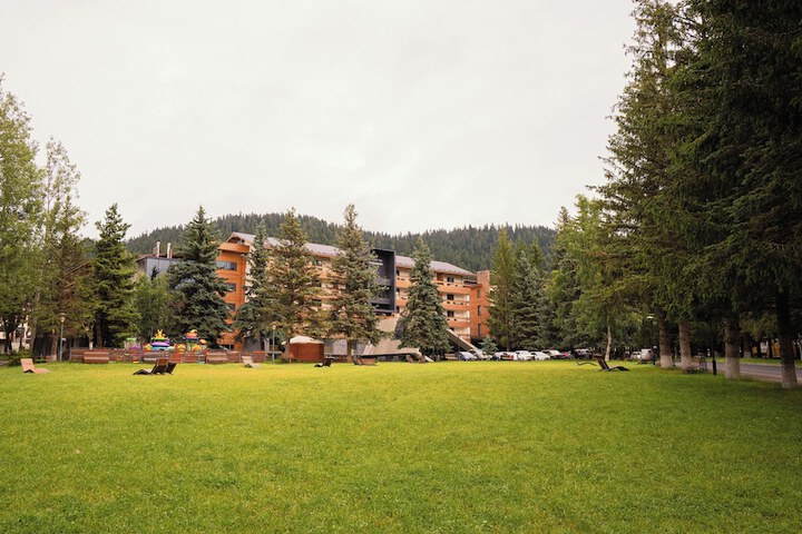 Hotel Exterior 95 of 104