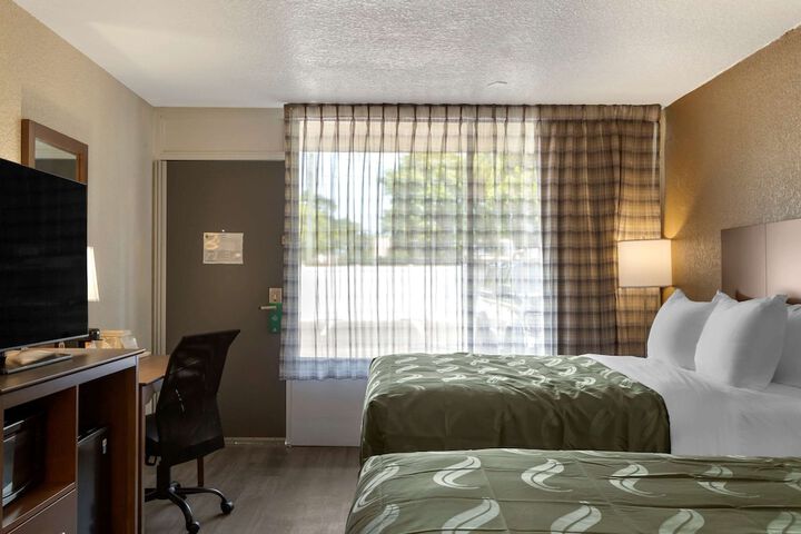 2 Queen Beds (4 of 9)