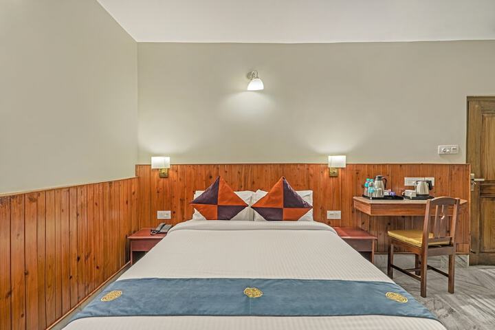 Room 13 of 28