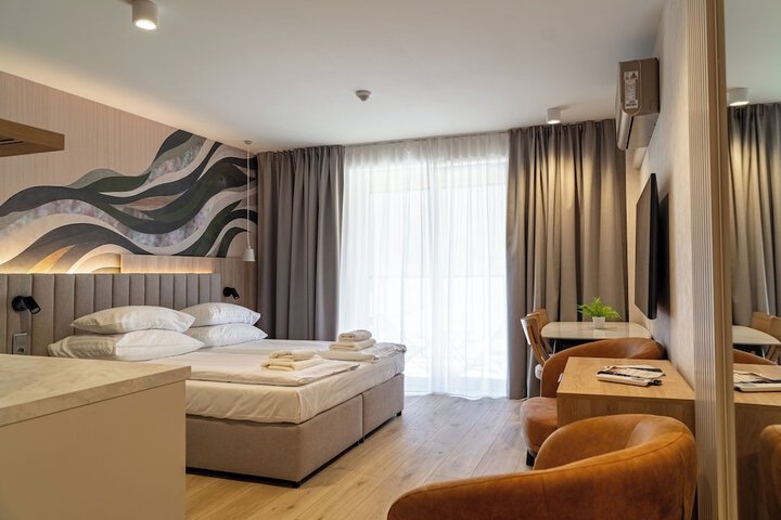 Room 42 of 150