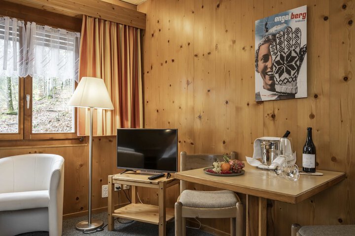 Room 12 of 77