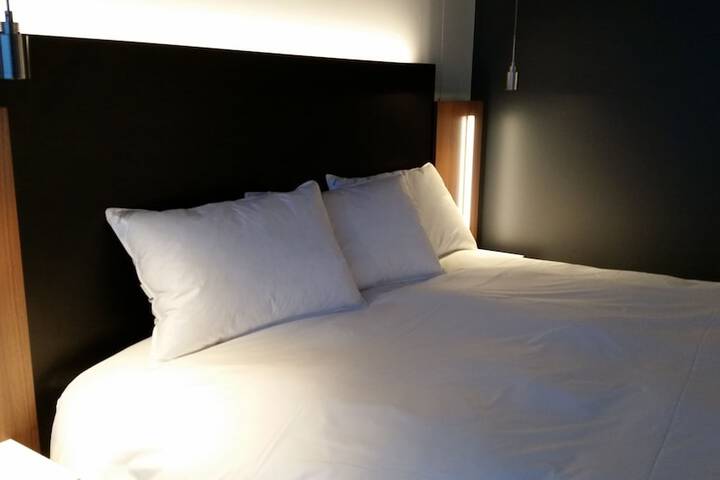 Double Superior King Bed (1 of 8)