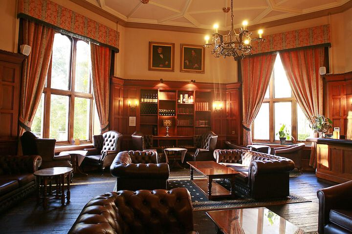 Lounge 95 of 151