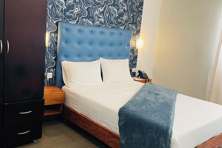 Room 9 of 19