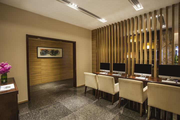 Business Center 28 of 31