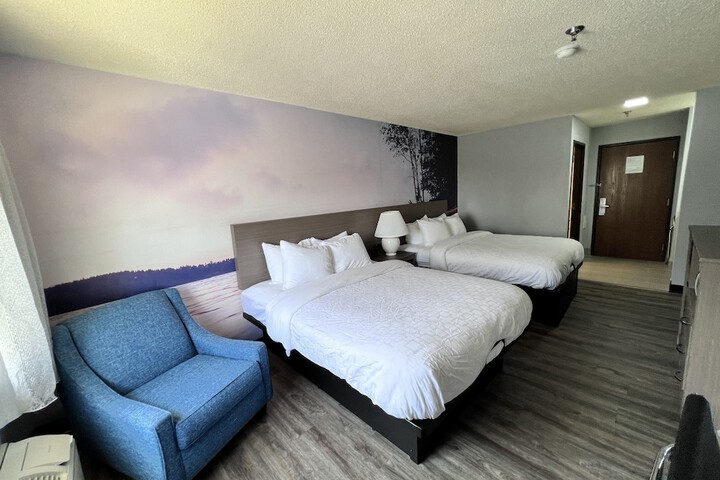 2 Queen Beds (16 of 37)