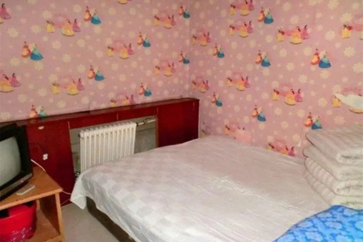 Room 5 of 10