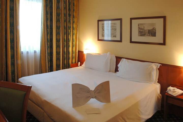 Room 9 of 43