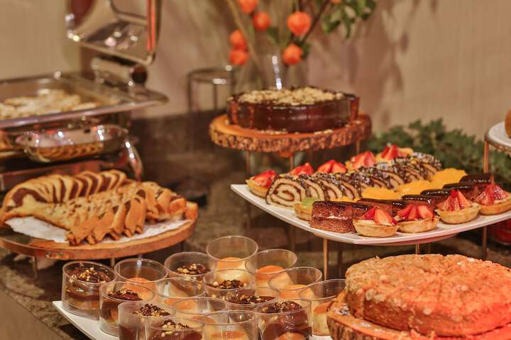 Breakfast/Coffee Service 90 of 133