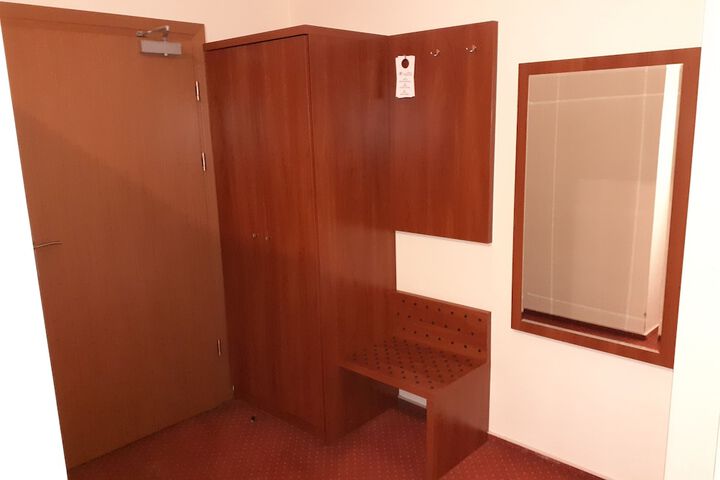 Room 21 of 45