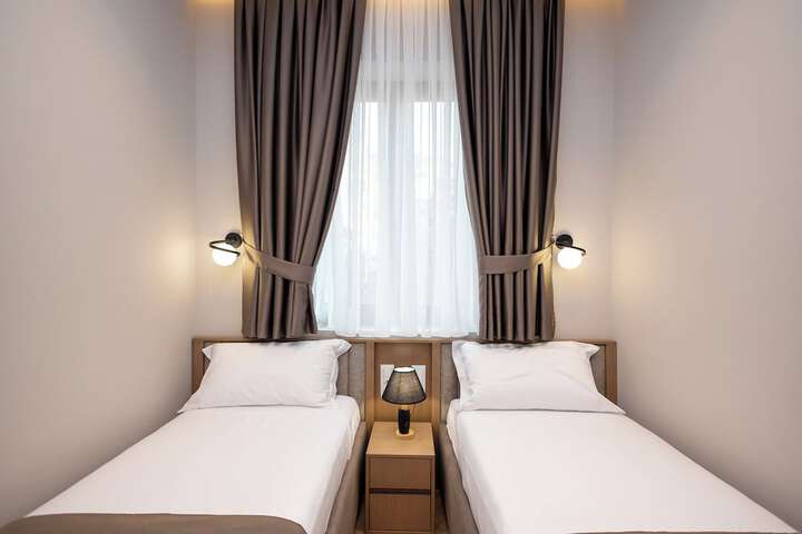 Room 5 of 33