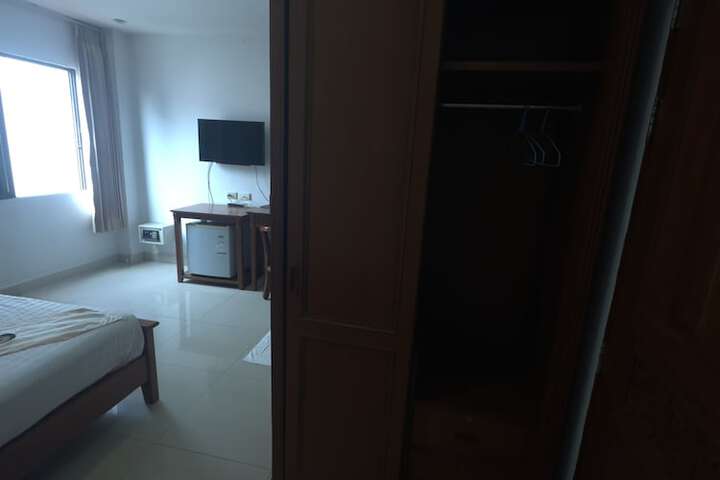 Room 15 of 31