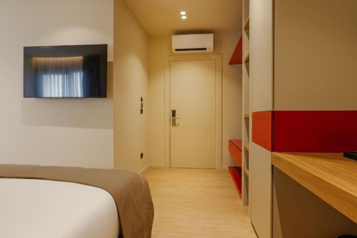 Room 2 of 73