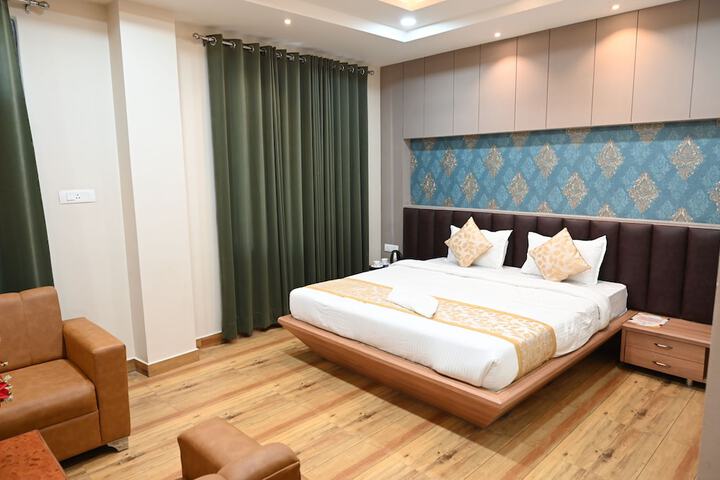 Room 6 of 20