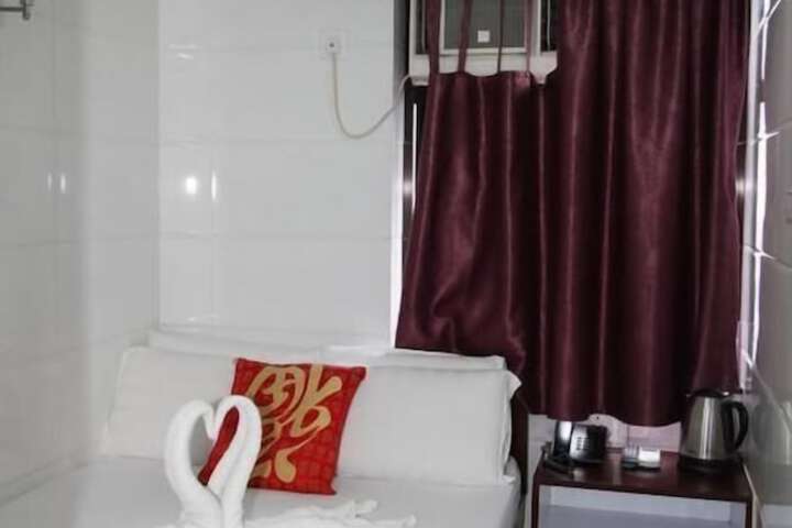 Room 29 of 48