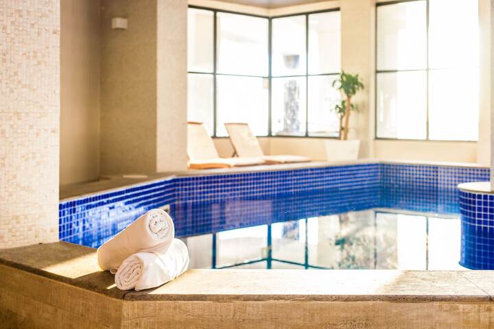 Pool Hotel