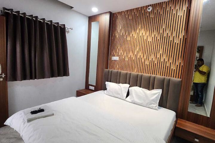 Room 11 of 19