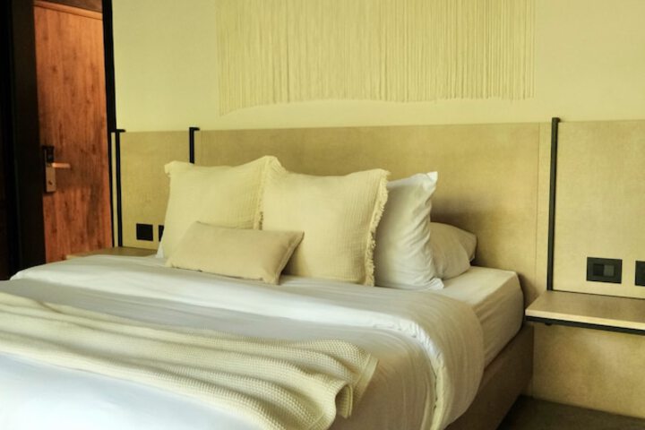 Room 4 of 48