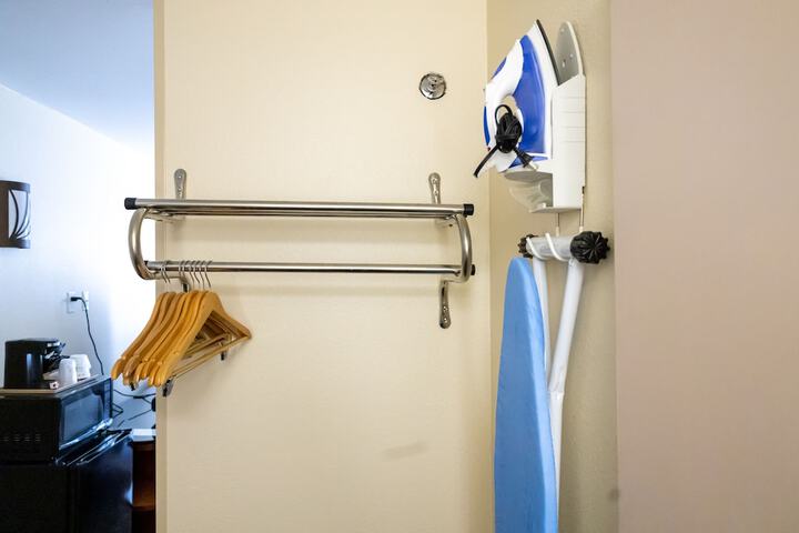 Iron/ironing board