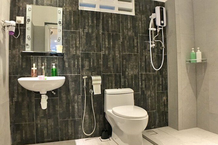 Room 25 of 38