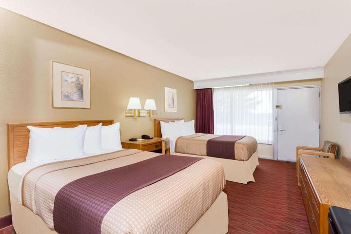 Double Accessible King Size Bed (4 of 6)