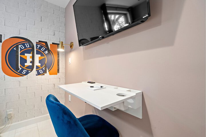 Room 10 of 111