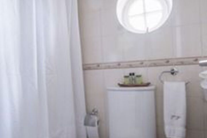 Room 3 of 32