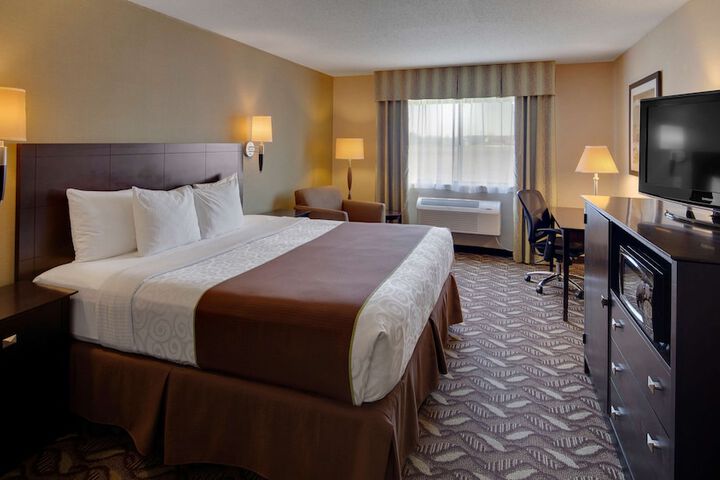 1 King Bed Accessible (14 of 14)