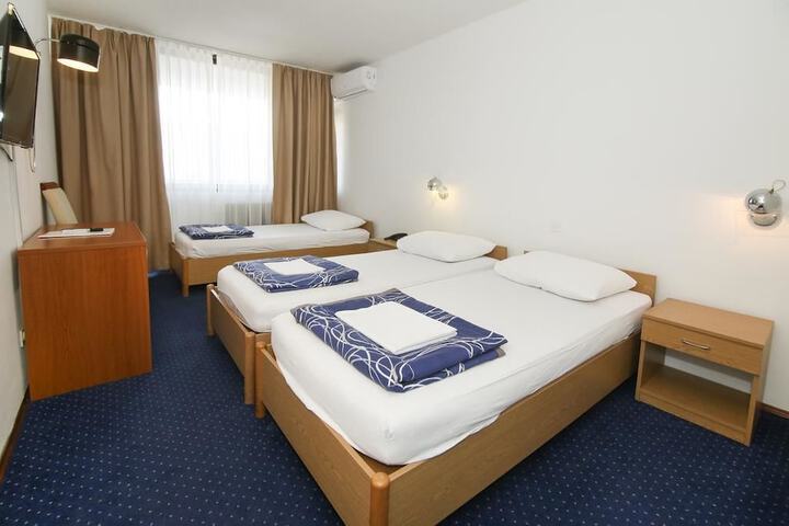 Room 18 of 49