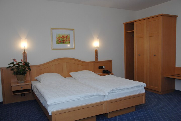 Room 3 of 15