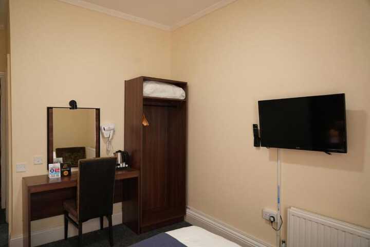 Room 54 of 208