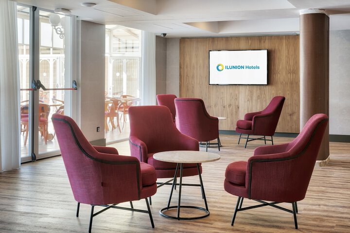 Entrance & Lobby