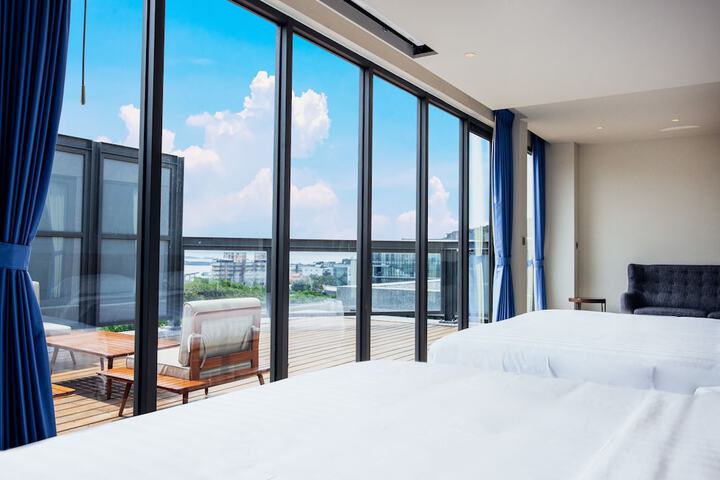 Room 8 of 30