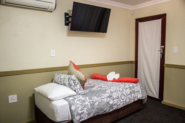 Room 9 of 36