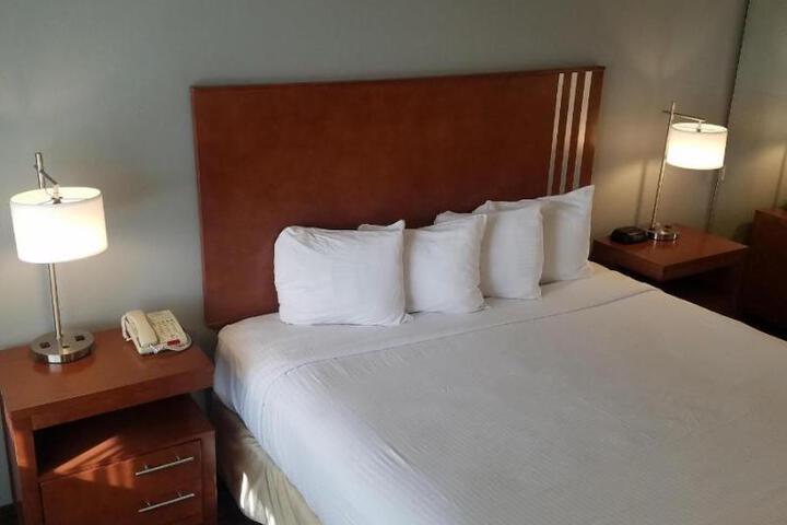 1 King Bed Flat Screen Television Microwave and Refrigerator High Speed Internet Accessible Continental Breakfast (1 of 20)