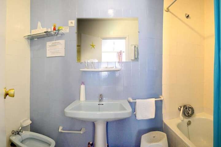 Room 30 of 48