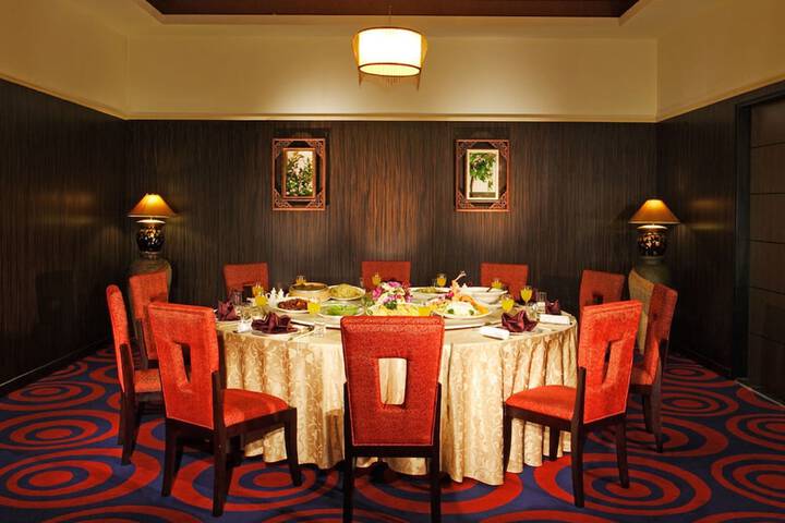 Dining 68 of 99