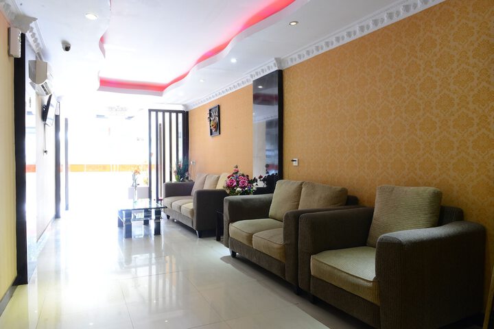 Entrance & Lobby